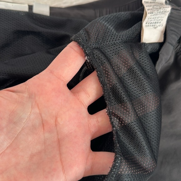 L.L. Bean Vintage Black Mesh Lined Swim Shorts - Picture 11 of 11